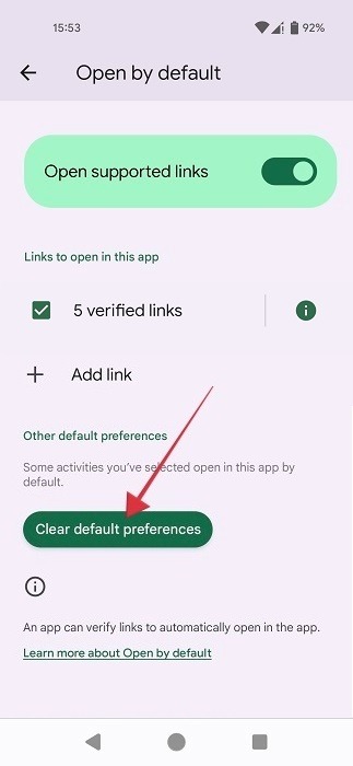 Tapping on "Clear default preferences" button for app in Android Settings. 