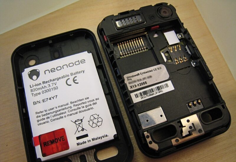 Dry Out Wet Electronics Remove Phone Battery