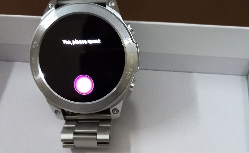 Google Assistant Voice is working on Android smartwatch with status "yes, please speak."