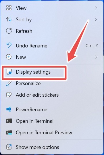 Selecting "Display settings" option in desktop context menu.